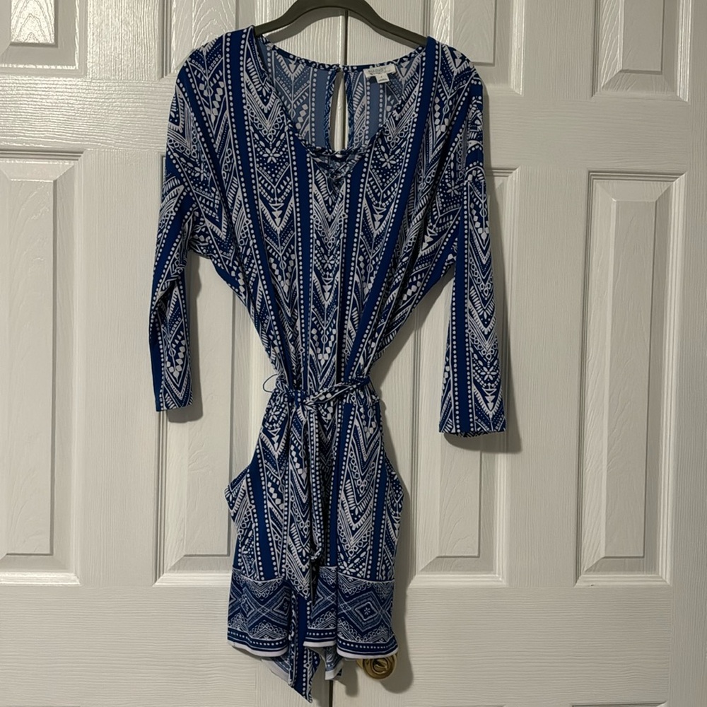 market and Spruce size small blue and white romper with pockets